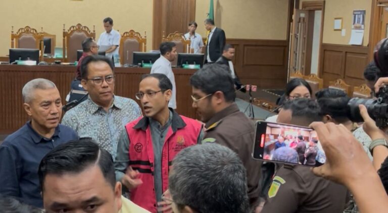Majelis Hakim mengabulkan permohonan status tahanan terdakwa kasus korupsi Chromebook, Nadiem Makarim, untuk menjadi tahanan rumah dari tahanan rutan per Selasa, 12 April 2026 Foto: Disway/Candra Pratama