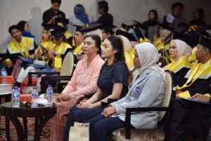 Rani Zamala mengikuti rangkaian Wisuda XI Tanri Abeng University bersama tamu undangan dan keluarga wisudawan (Foto: Istimewa)