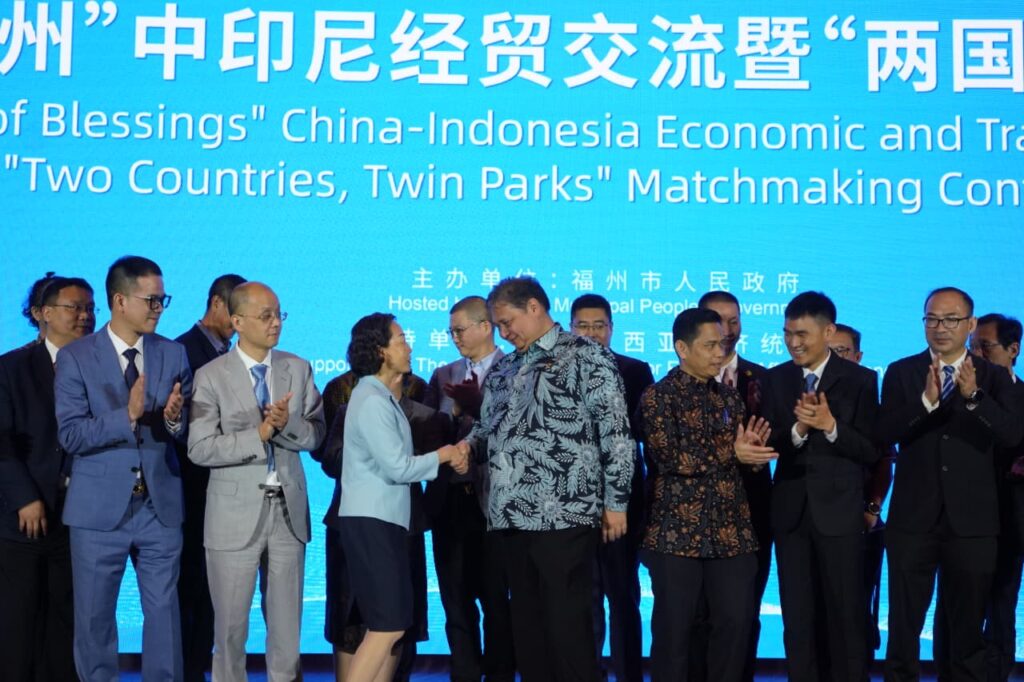 Menteri Koordinator Bidang Perekonomian Airlangga Hartarto saat menyampaikan closing statement dalam acara “The City of Blessings” China-Indonesia Economic and Trade Exchange dan Matchmaking Conference Two Countries Twin Parks, Rabu, 26 November 2025.-Ekon.go.id-Ekon.go.id