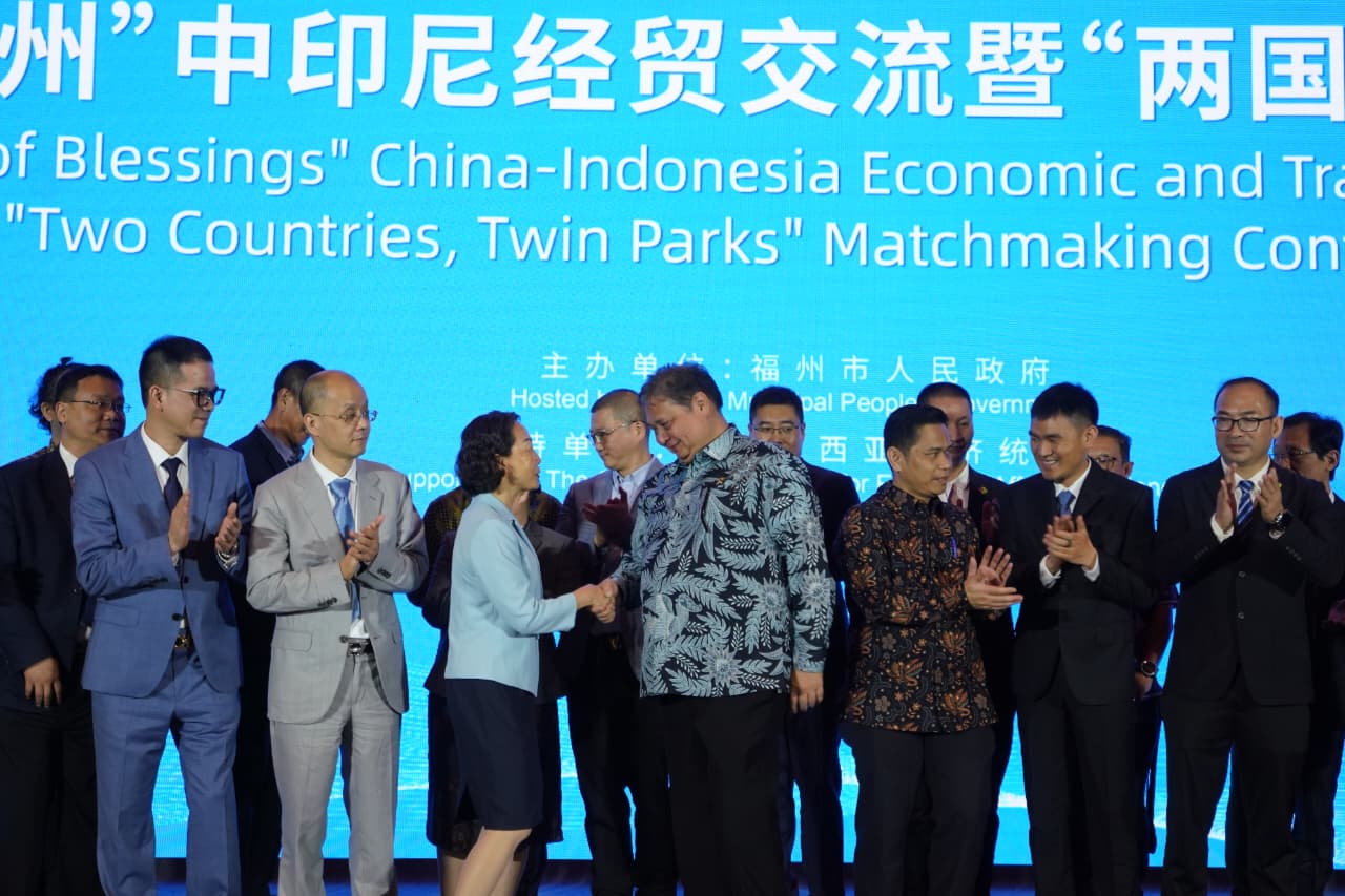 Menteri Koordinator Bidang Perekonomian Airlangga Hartarto saat menyampaikan closing statement dalam acara “The City of Blessings” China-Indonesia Economic and Trade Exchange dan Matchmaking Conference Two Countries Twin Parks, Rabu, 26 November 2025.-Ekon.go.id-Ekon.go.id